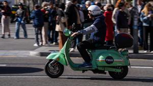 El servei de bicis i motos compartides de BCN perd el 67% de les llicències