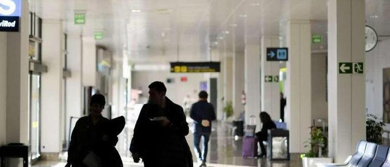 Pasajeros del aeropuerto de Asturias.