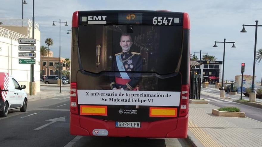 La foto del rey Felipe VI en un bus de la EMT