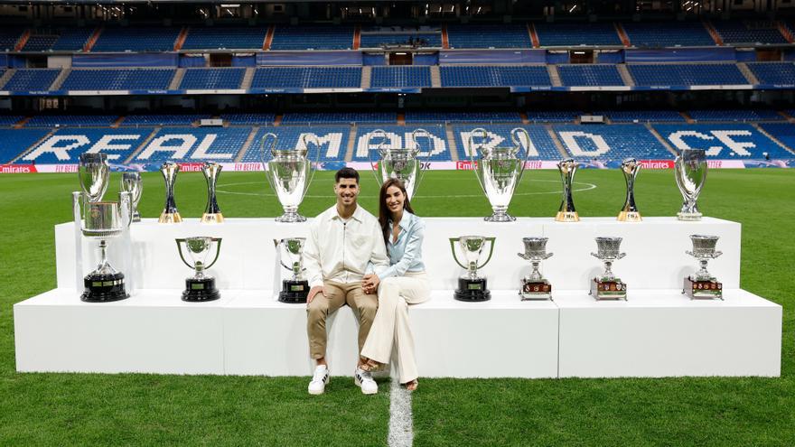 Marco Asensio se despide con su futura esposa del Santiago Bernabéu