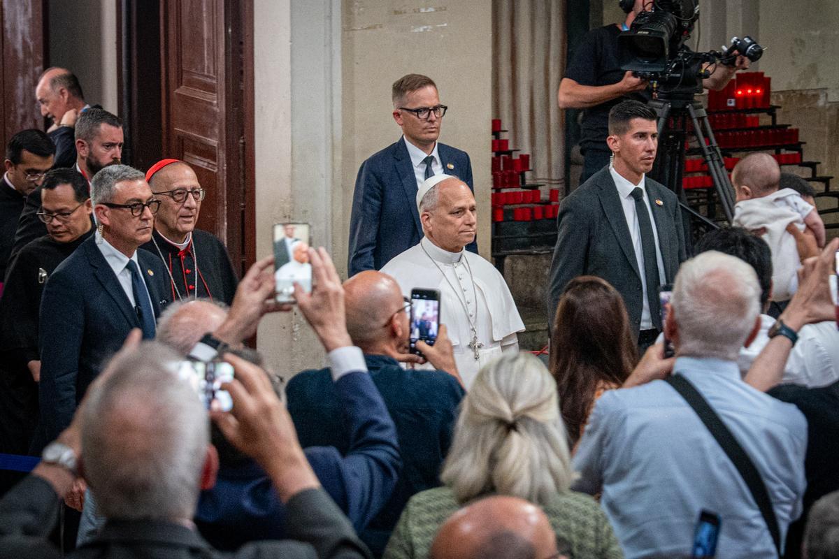 La visita del Papa León XIV en la parroquia de Sant Agustí del Raval