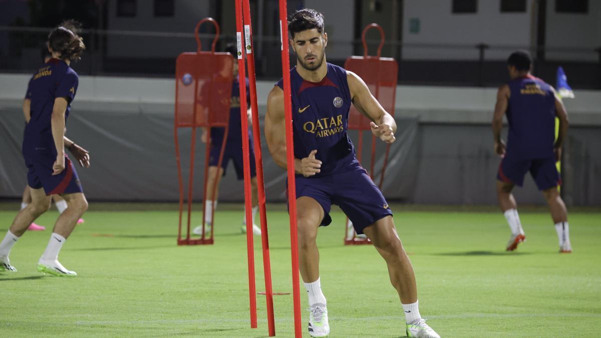 Marco Asensio entrenando con el PSG en la gira de Japón.