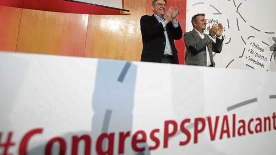 El presidente de la Generalitat, Ximo Puig, junto a José Chulvi en el congreso que los socialistas alicantinos celebraron el pasado mes de diciembre.