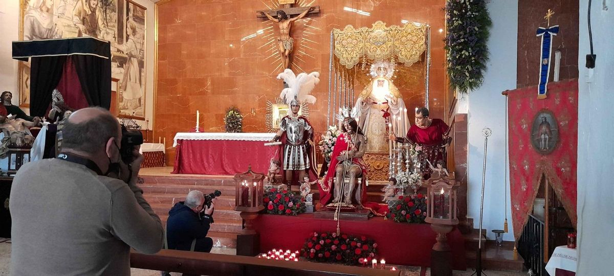 Acto de veneración a la hermandad de la Sentencia y la Virgen de la Paz de Cabra.