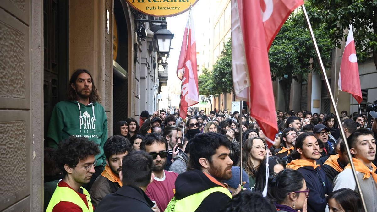 Illa se opone "frontalmente" al desahucio del bloque de Sant Agustí de Barcelona