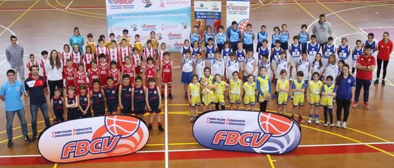 Benifaió conoce el futuro del baloncesto con un circuito mini