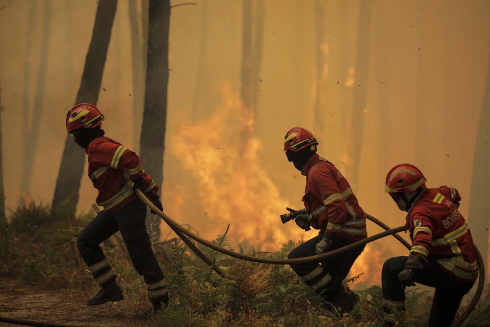 Portugal respira tras controlar el incendio de Oleiros, pero sigue en alerta