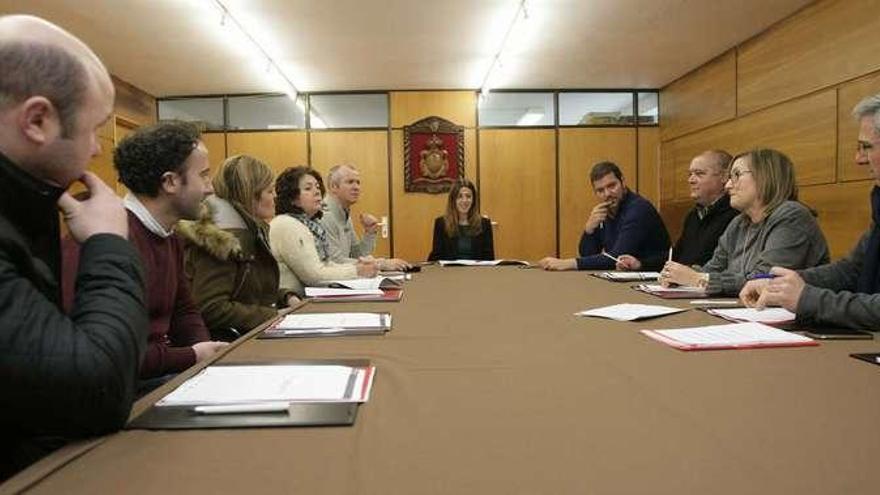 El patronato de la Fundación de Exposicións e Congresos de A Estrada se reunió al mediodía de ayer. // Bernabé/Cris M.V.