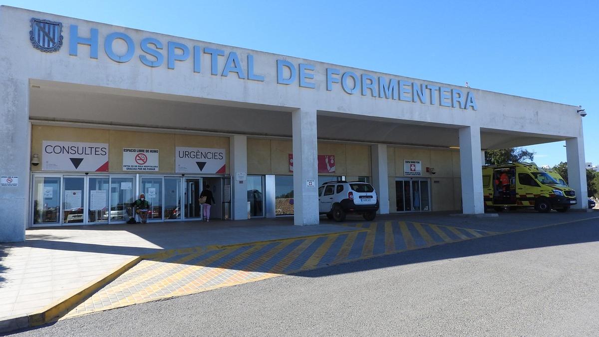 Imagen de archivo de la entrada del Hospital de Formentera