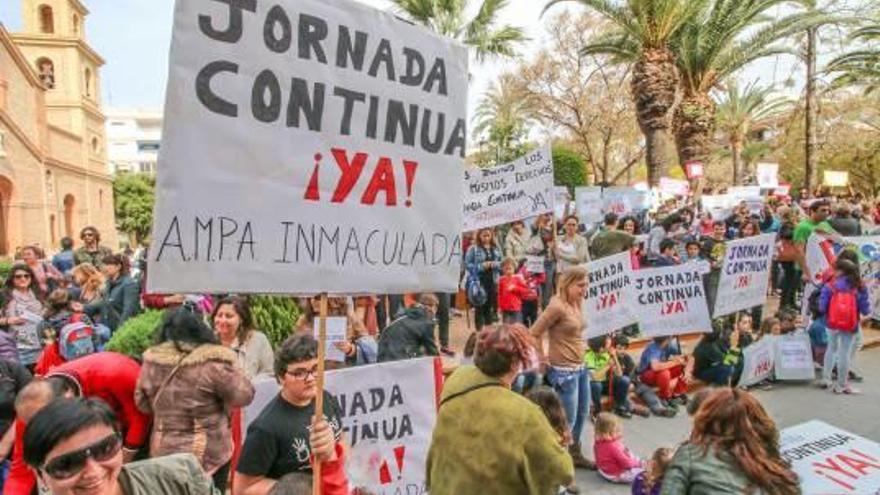 Las APA rechazan aplicar la jornada continua si es con actividades gratis  y en valenciano