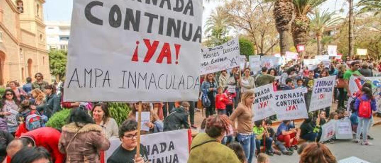 Las APA rechazan aplicar la jornada continua si es con actividades gratis  y en valenciano