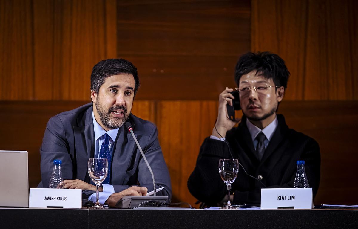 Javier Solís en la Junta General