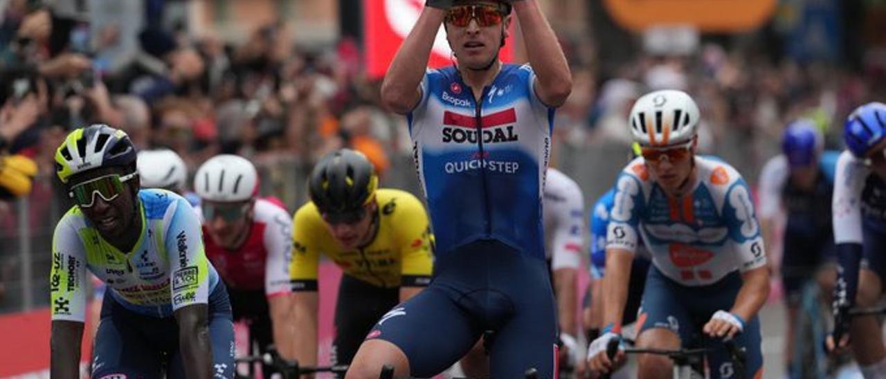 Tim Merlier se impone al sprint en la tercera etapa y Pogacar sigue de líder en el Giro