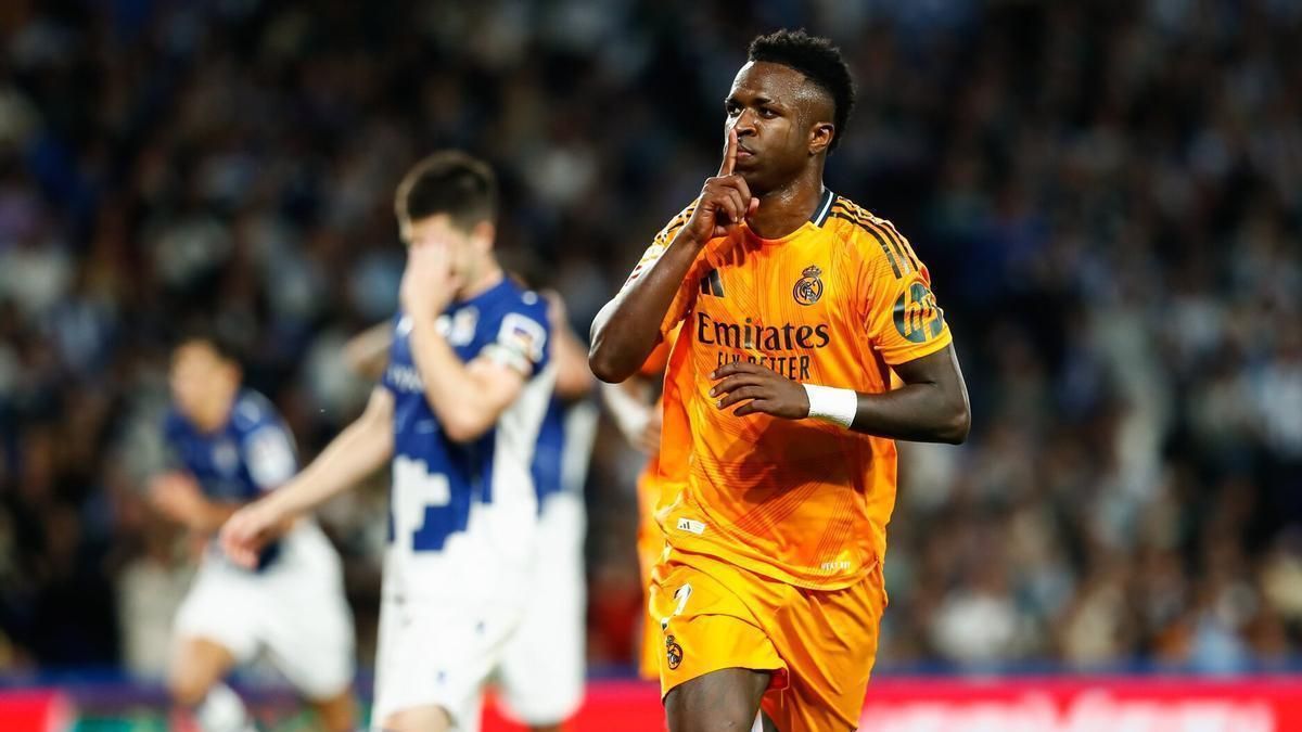 Vinicius mandando callar a la grada de la Real Sociedad en Anoeta