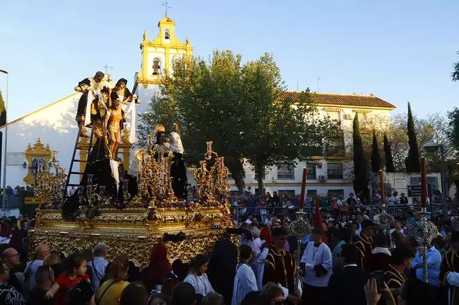 Un Viernes Santo pleno de cofradías en las calles