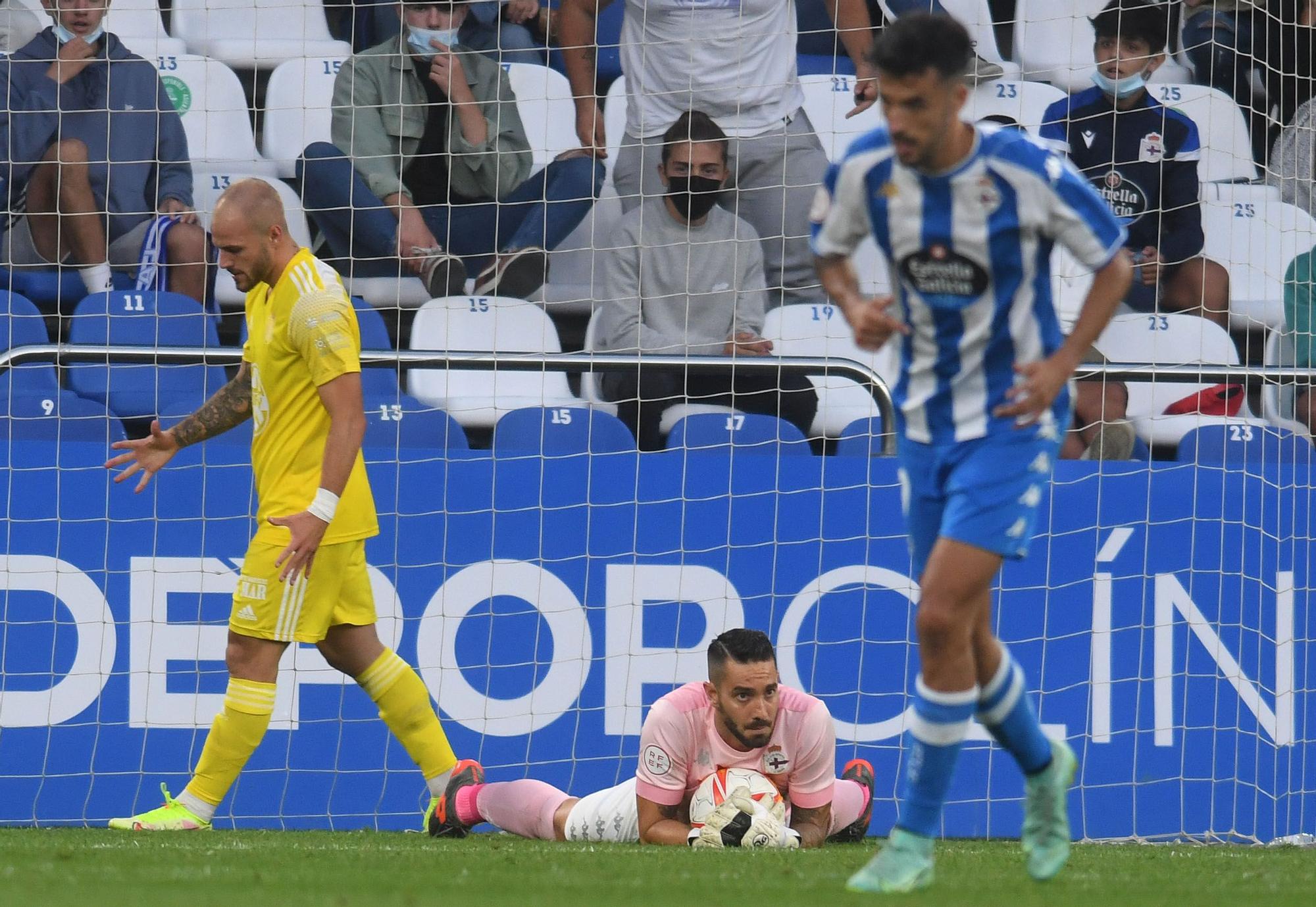 El Deportivo le gana al Badajoz y sigue de líder