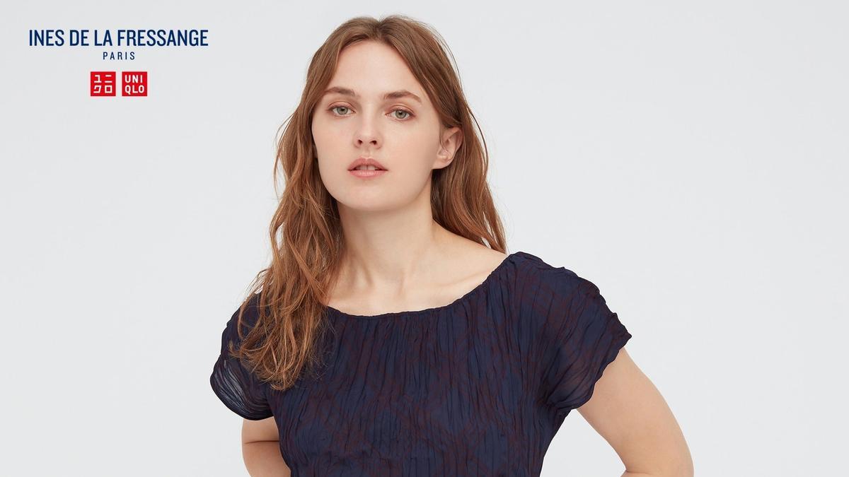 Blusa plisada de mujer, de Uniqlo