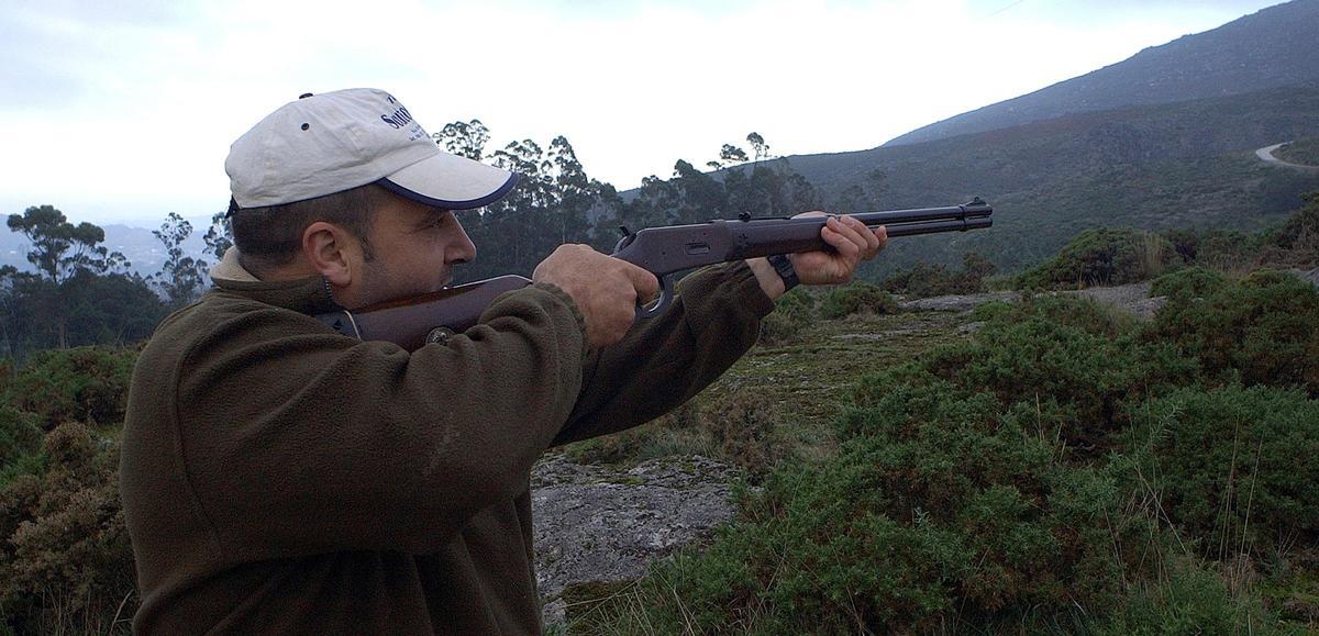 Cazador en una batida en A Lama