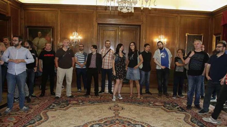 Los participantes en las XXIII Jornadas del Cómic, ayer, en el salón de recepciones del Ayuntamiento.