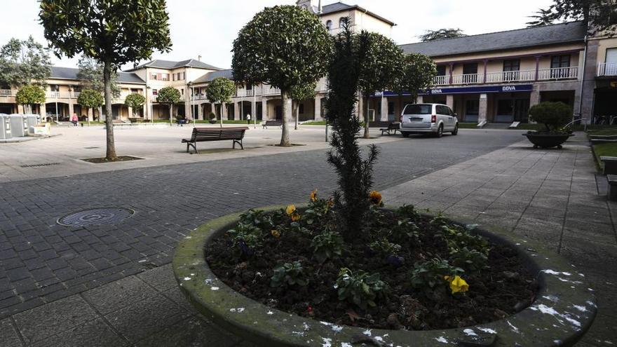 Plaza Mayor de Llaranes.