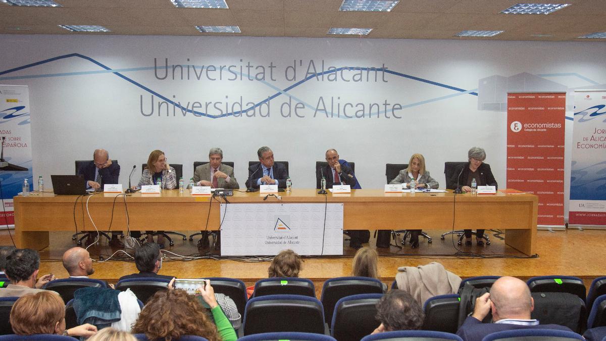 Un momento del homenaje a Emilio Ontiveros que se han celebrado durante las jornadas.