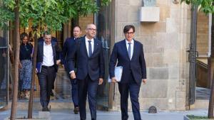 El president de la Generalitat, Salvador Illa, y el conseller de Drets Socials, Raúl Moreno, este martes durante la reunión del Consell Executiu