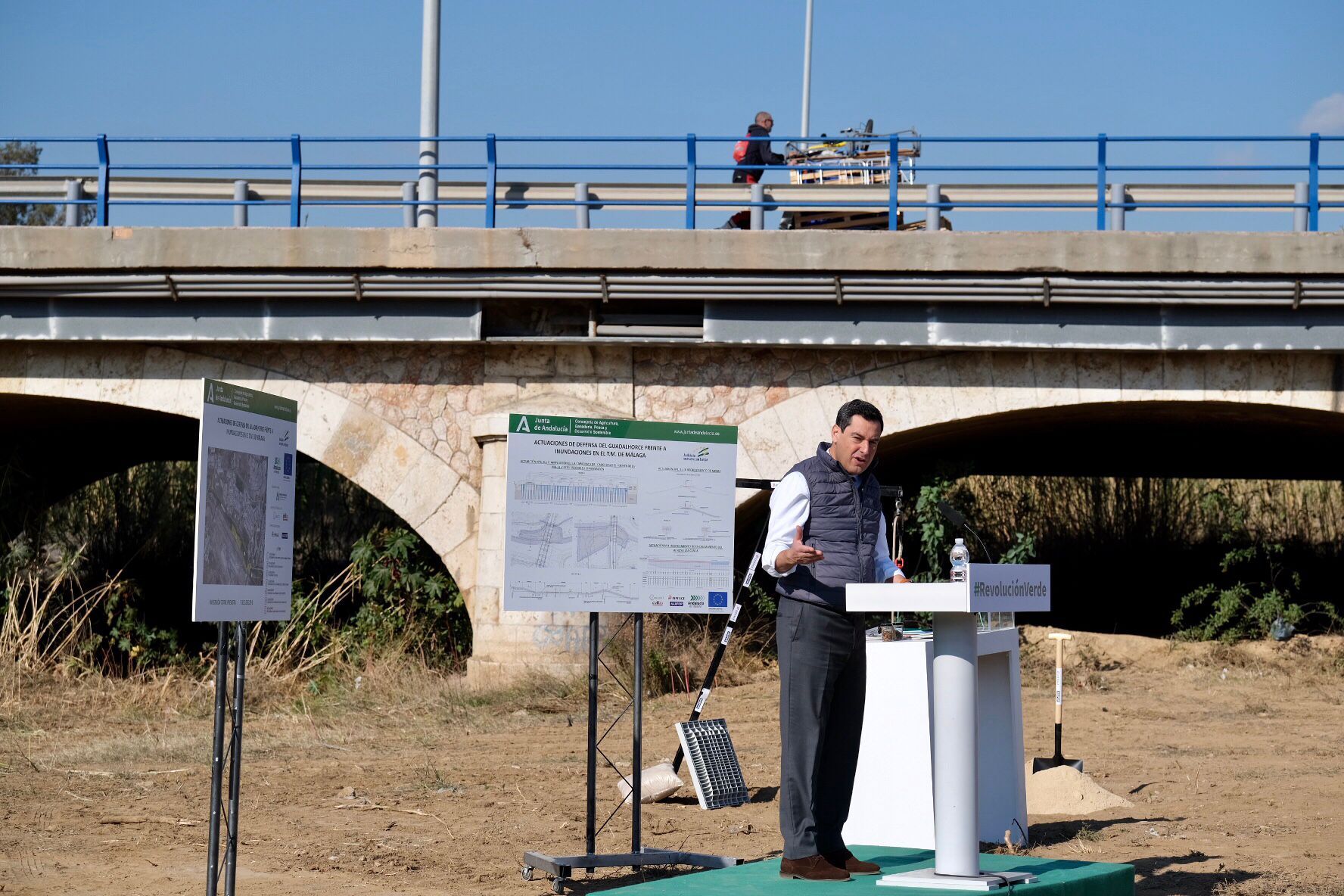 Colocación de la primera piedra de las obras de defensa en el río Guadalhorce