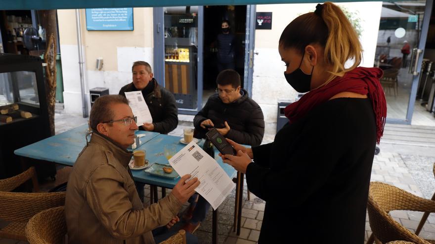 Los canarios menores de 25 años firmaron en 2021 casi 100.000 contratos