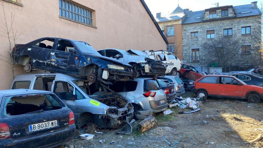 Puigcerdà activa un pla per aturar l’abandonament de cotxes al carrer