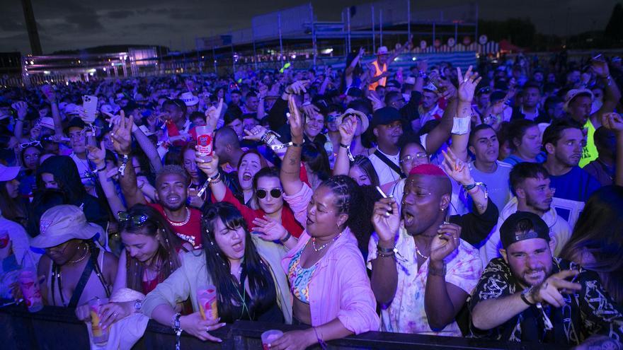 En imágenes: así fue el primer día del Reggaeton Beach Festival de Avilés