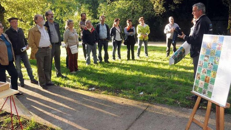 Miembros de Vaipolorío presentan en su tramo urbano un estudio sobre los &quot;tesoros&quot; de os Gafos.