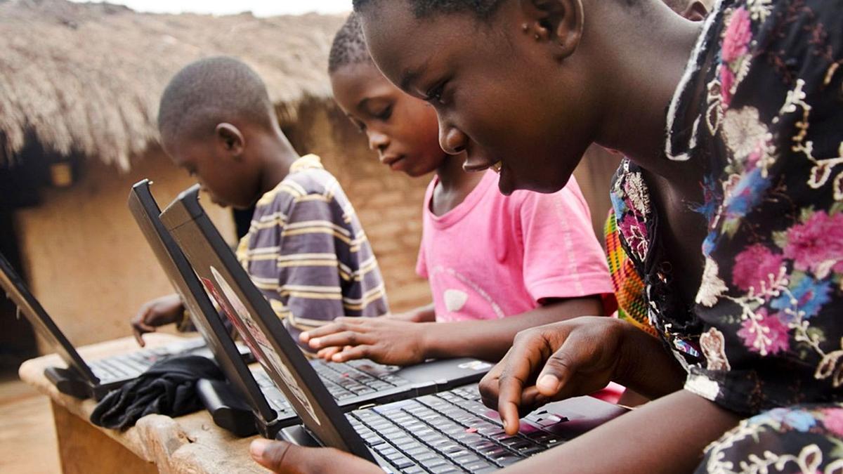 Un tinerfeño proyecta una red solidaria de escuelas en zonas rurales de Ghana