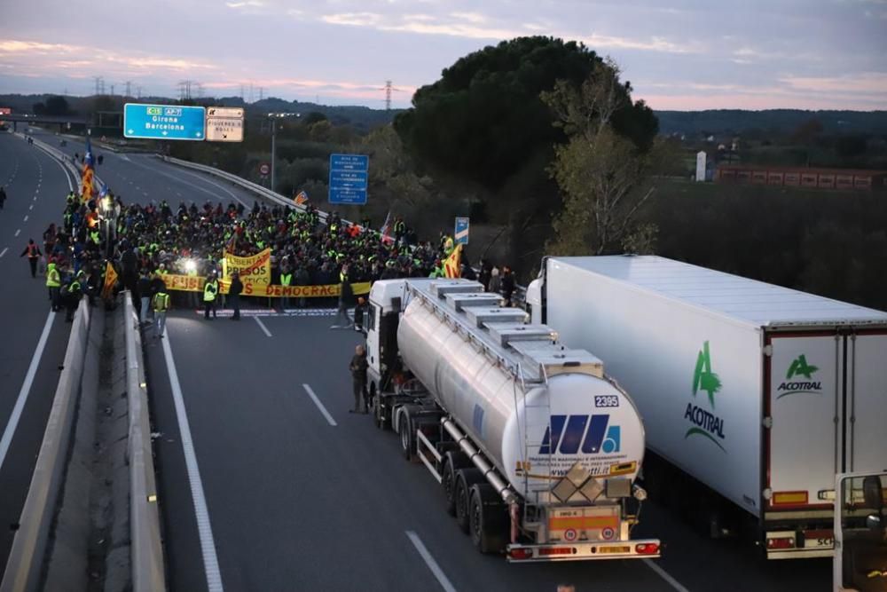 Talls a diverses carreteres gironines amb motiu de la vaga