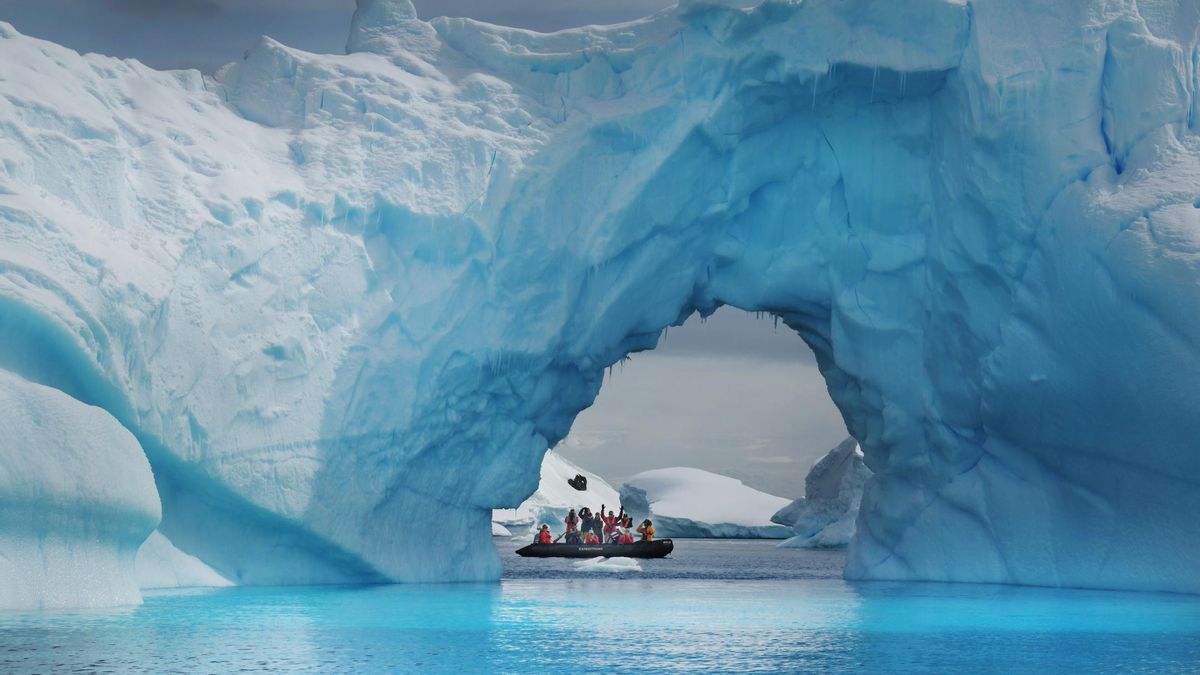 Los planes favoritos de los viajeros para 2025: safaris en África, cruceros a la Antártida o senderismo en los volcanes activos de Islandia
