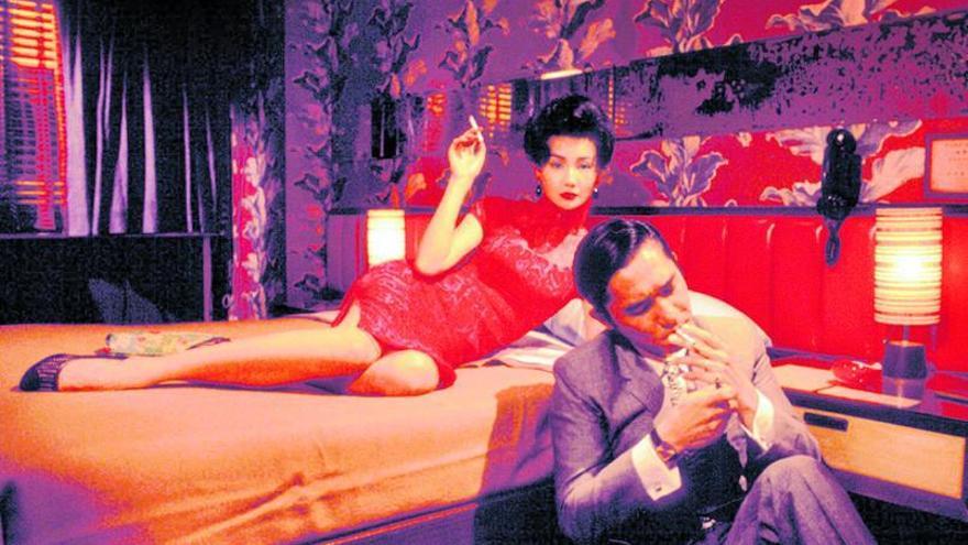 Maggie Cheung y Tony Leung, en un fotograma de ‘Deseando amar’ (‘In the mood for love’). | | ELD