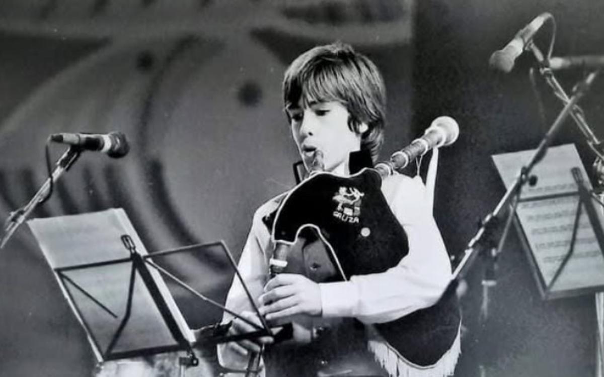 Carlos Núñez na súa primeira actuación no Festival de Lorient con 13 anos