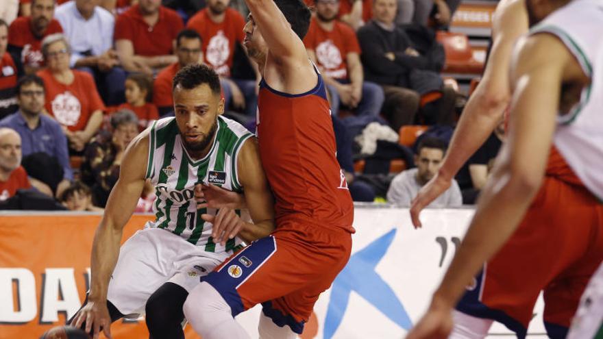 Jugada durant el partit disputat entre Baxi i Betis