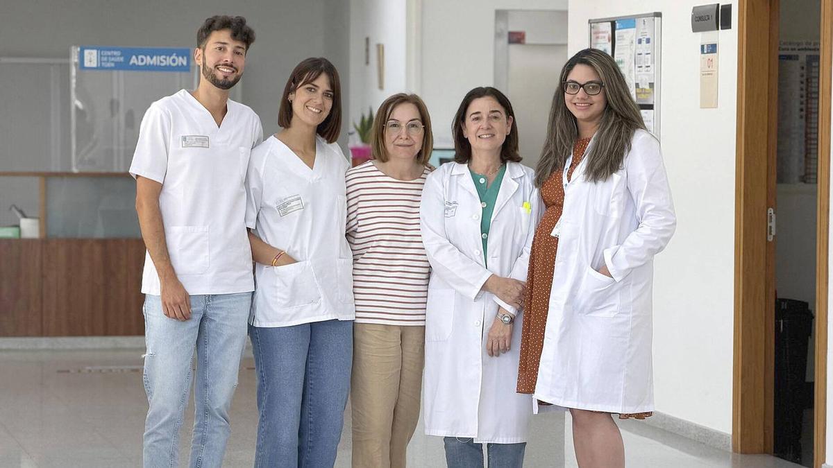 Profesionales del centro de salud de Toén.