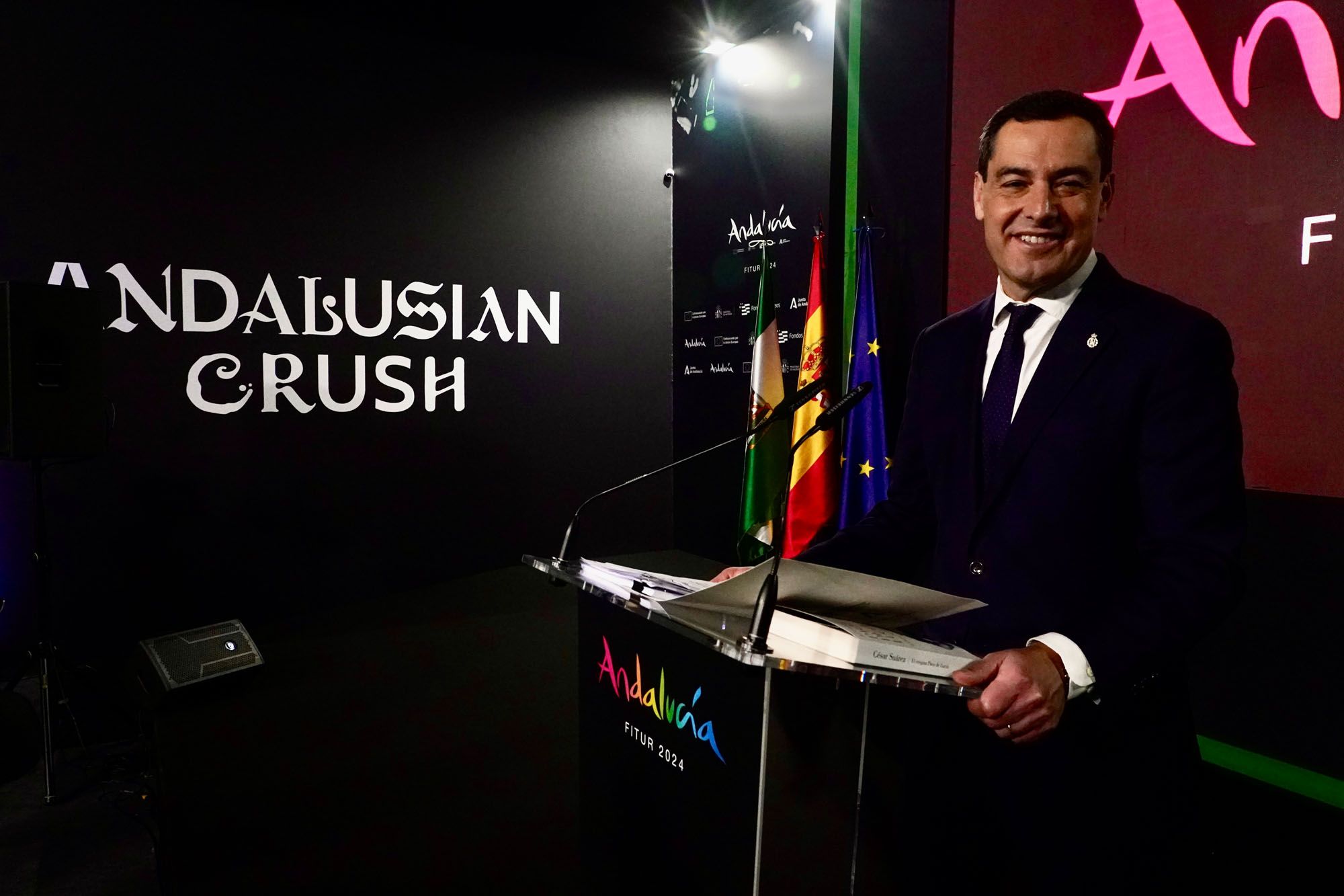 Juanma Moreno, en la jornada inaugural del stand de Andalucía en Fitur 2024.