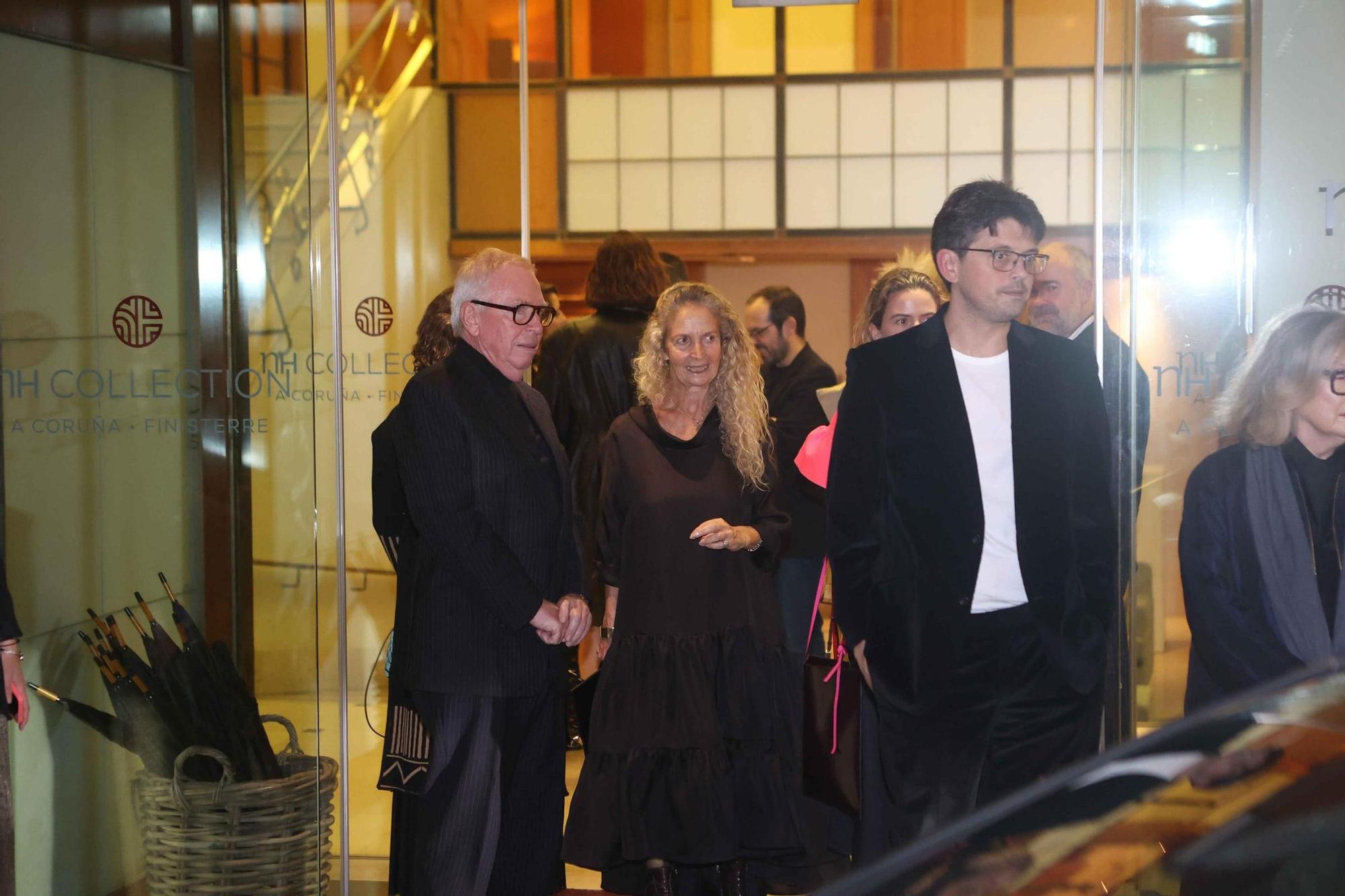 Las autoridades de A Coruña visitan la exposición 'Irving Penn: Centennial' con Marta Ortega