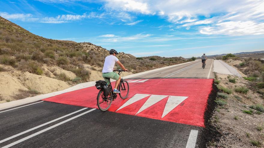 Un estudiante de la UMH muere en Teruel al chocar en bici contra el coche donde iban sus padres