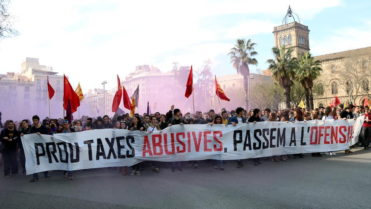 Capçalera de la manifestació d&#039;estudiants universitaris