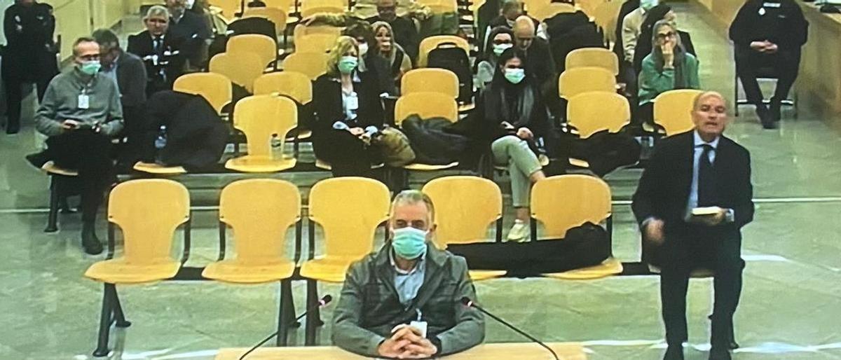 El banquillo del último juicio de la red valenciana de la Gürtel, con Camps en primera fila (a la derecha).