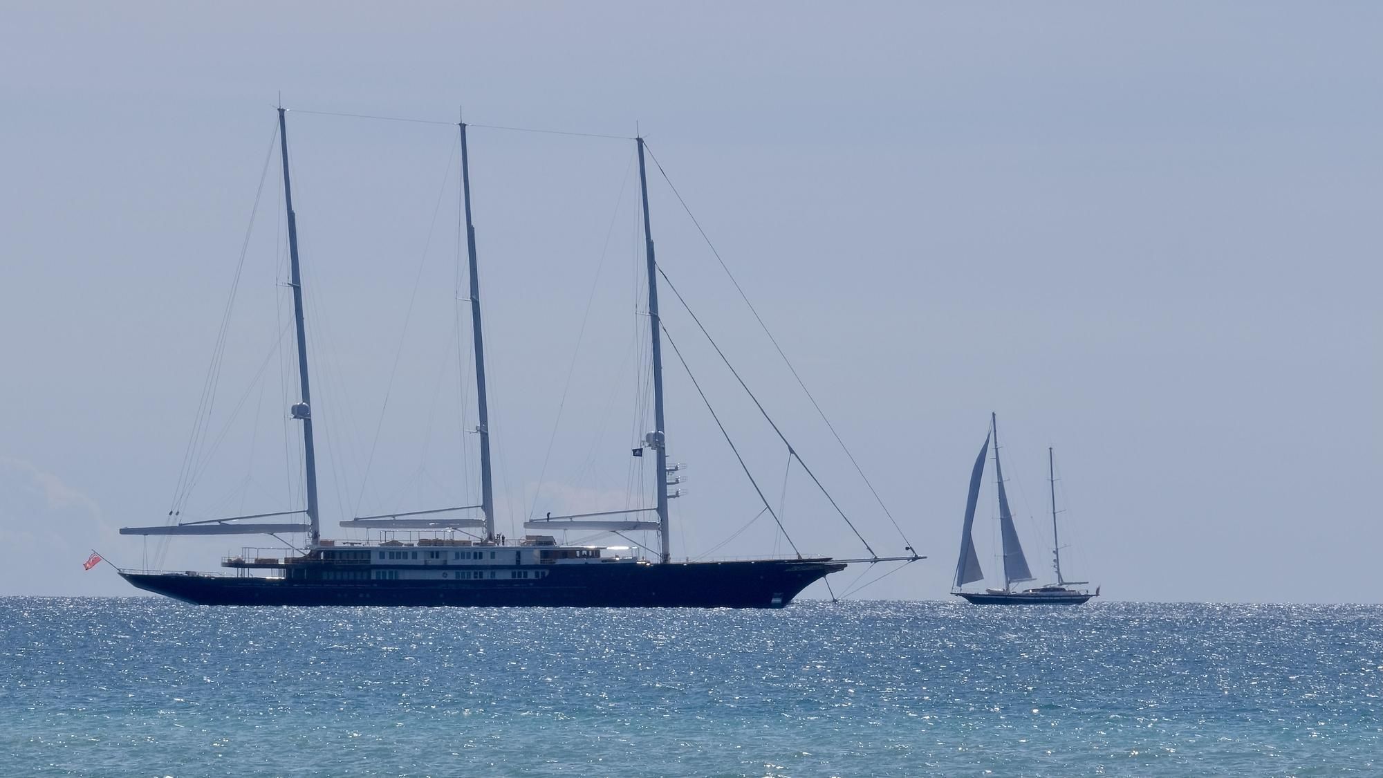 Die Gigayacht "Koru" von Jeff Bezos liegt in der Bucht von Palma de Mallorca