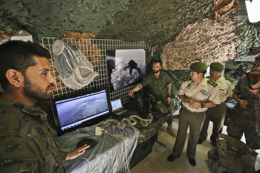 Exposición de vehículos y material militar en Orih