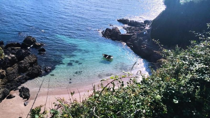 Las 7 calas ocultas de A Coruña y su área para desconectar del mundo este verano: arena virgen, calma y acantilados salvajes