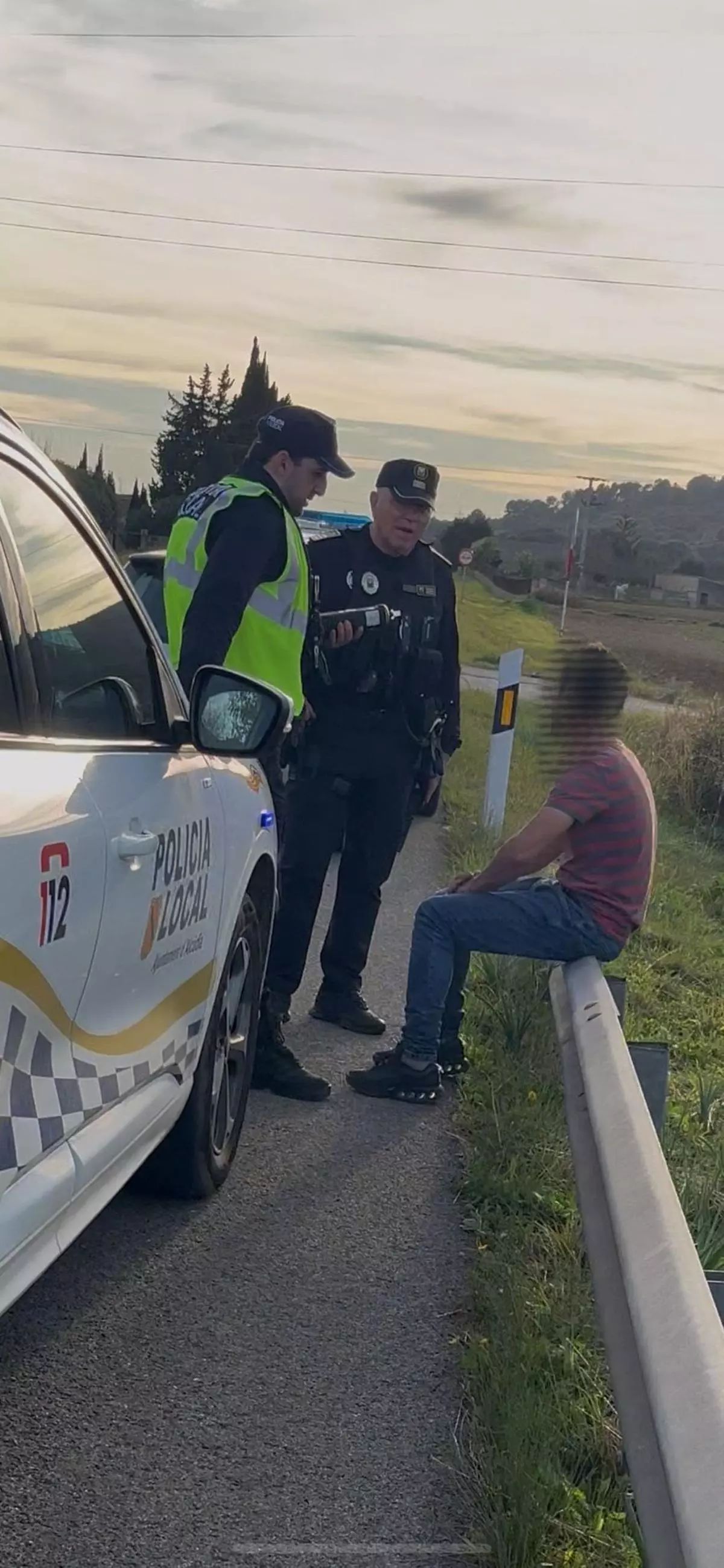 Un policía local de Palma fuera de servicio alerta y persigue a un conductor ebrio que invadía el carril contrario en Alcúdia