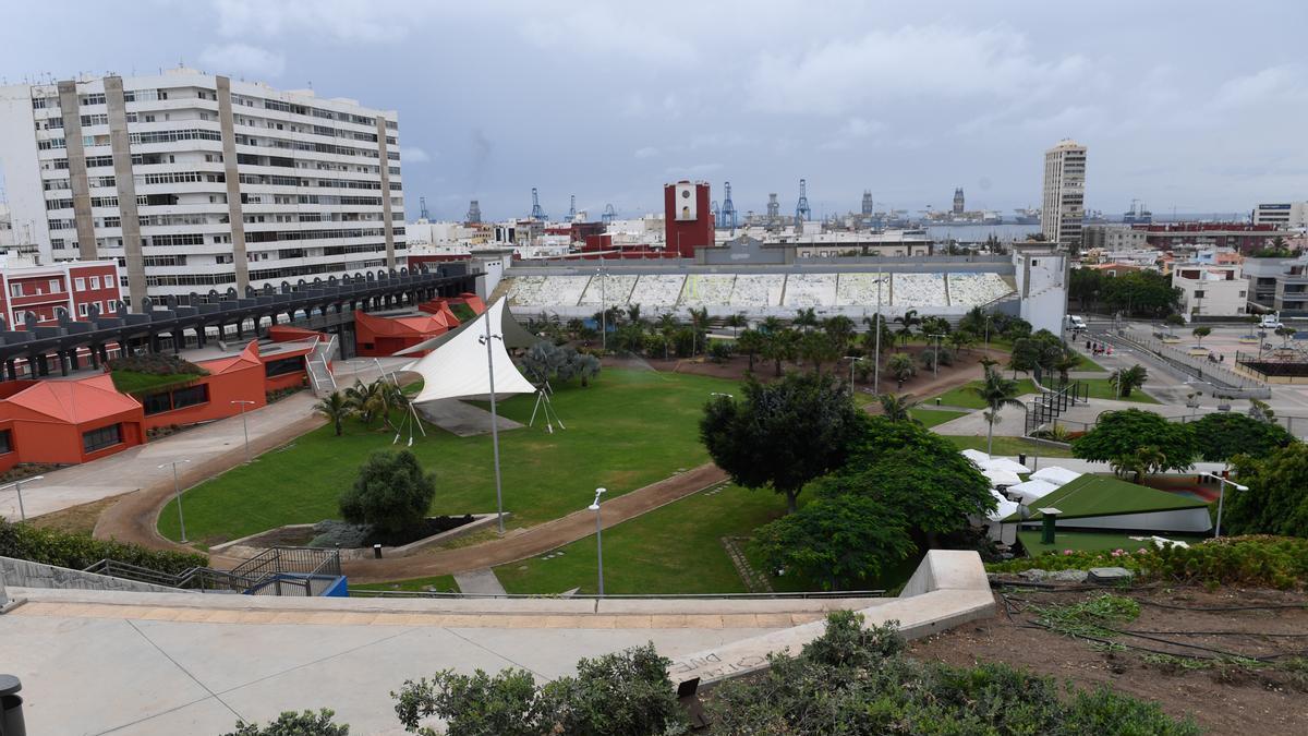 El Estadio Insular recupera el aroma a fútbol con el primer festival de cultura futbolera de España, Rebumbio