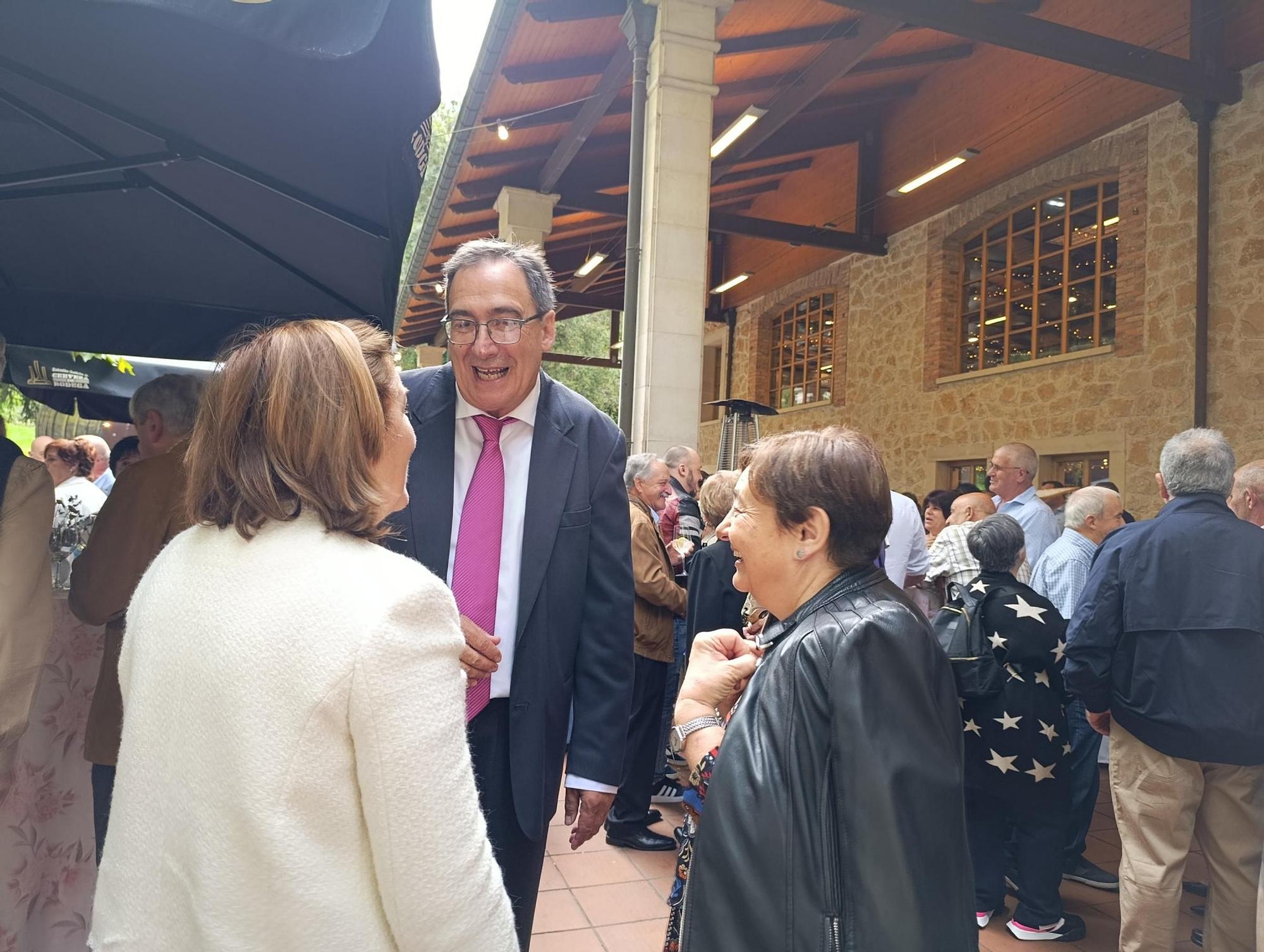 Emotivo y multitudinario homenaje a los sanitarios de Villabona