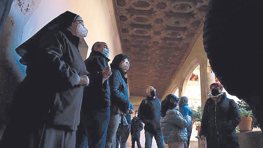 Los visitantes, en uno de los recorridos por el convento.